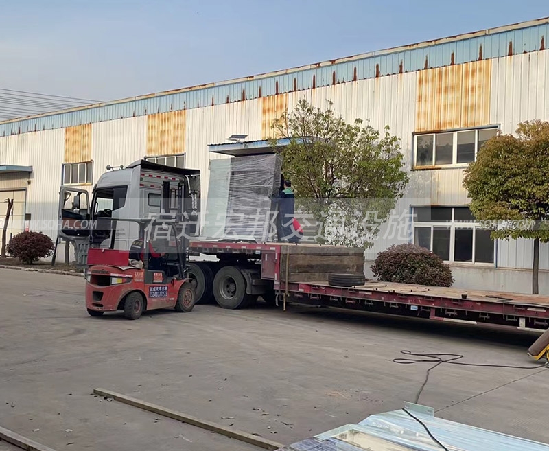 智能候車亭發貨案例