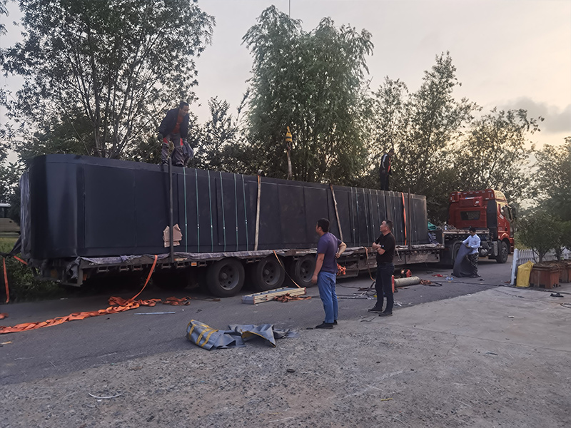 克拉瑪依候車亭第一車發貨