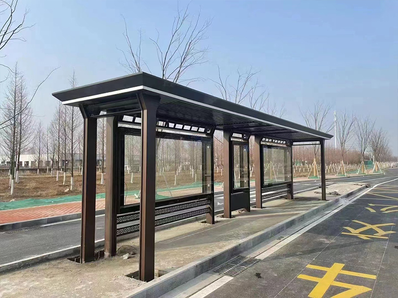 現代款中式公交站臺現場安裝案例